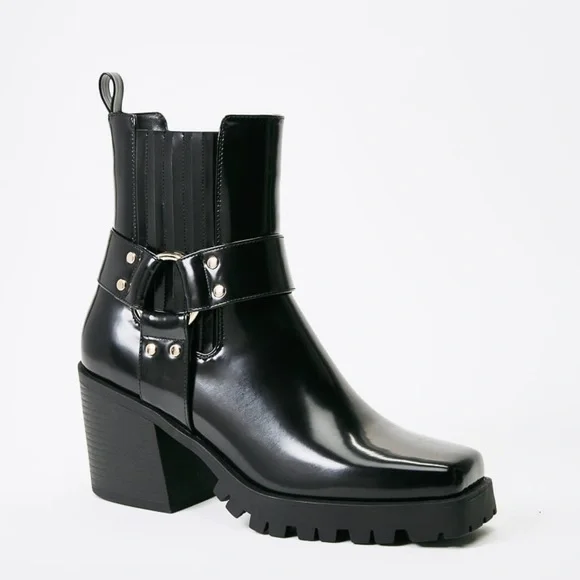 SHOE DAZZLE Black Ankle Boots Buckle Detail Lug Sole Moto Combat Shoes Size 9.5 - Picture 4 of 13